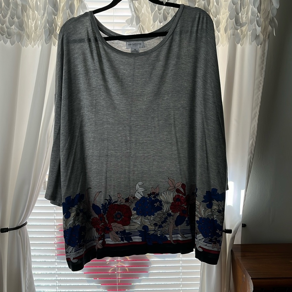 Liz Claiborne size 2X gray top With flower border three-quarter sleeves size 2X